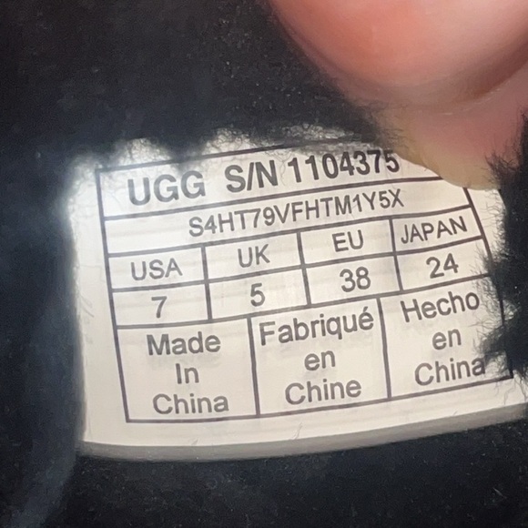 UGG women’s Marciela Black Shearling Boots size 7 - Picture 7 of 10